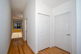 8 W Monroe St, Unit 403 in Chicago, IL - Building Photo - Building Photo