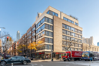 452 W 45th St in New York, NY - Building Photo - Building Photo