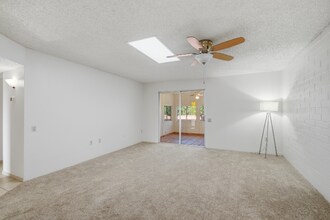 359 N Calle Del Chancero in Green Valley, AZ - Foto de edificio - Building Photo