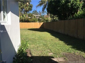 7265 SW 167th St in Palmetto Bay, FL - Building Photo - Building Photo