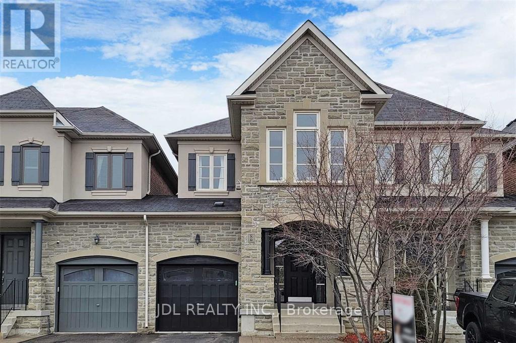 8 Mill River Dr in Vaughan, ON - Building Photo