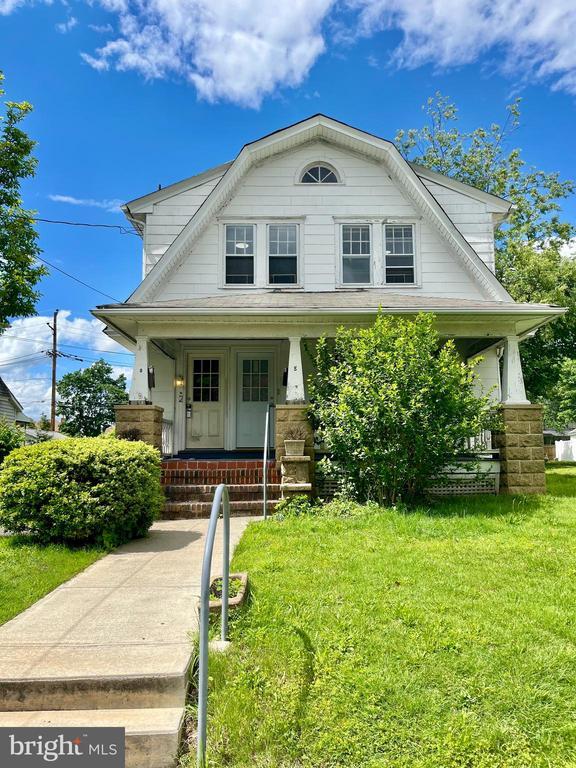 property at 8 Ewington Ave