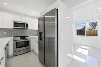 2833 NW 7th Ave in Wilton Manors, FL - Foto de edificio - Building Photo