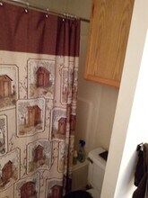 300 E Saratoga St, Unit 3 in Marshall, MN - Foto de edificio - Building Photo