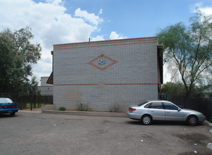 2540 N Balboa Ave in Tucson, AZ - Building Photo - Building Photo