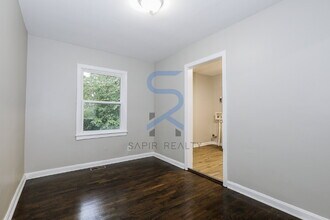 1123 Graymont Dr SW in Atlanta, GA - Building Photo - Building Photo