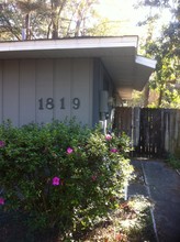 630 SW 67th Ter in Gainesville, FL - Foto de edificio - Building Photo