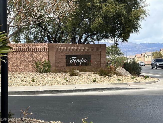 1001 Harp Way in North Las Vegas, NV - Building Photo - Building Photo