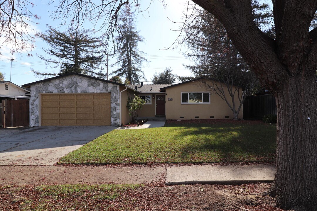 1086 Springfield Dr in Campbell, CA - Building Photo