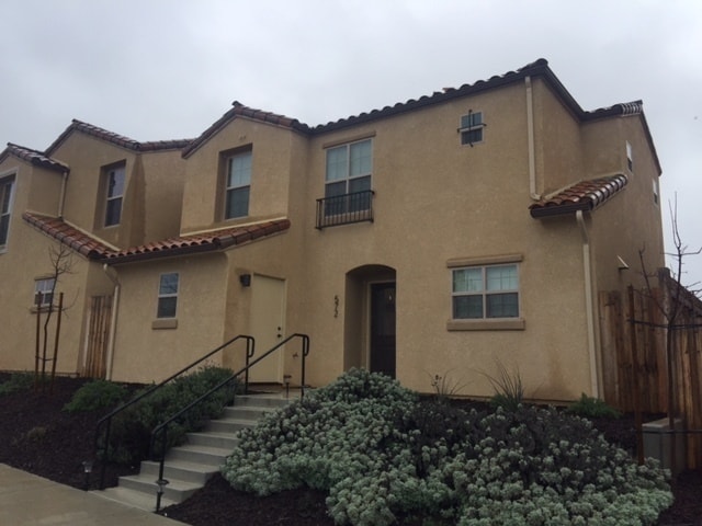 property at 572 River Oaks Dr