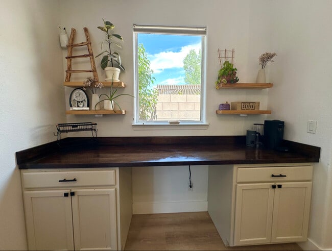 10215 Marin Dr NW in Albuquerque, NM - Building Photo - Building Photo