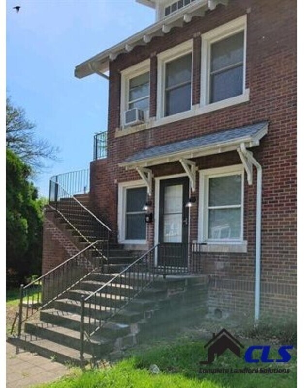 503 Hulman St photo'