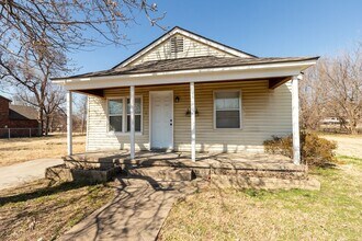 715 E Queen Pl in Tulsa, OK - Building Photo - Building Photo
