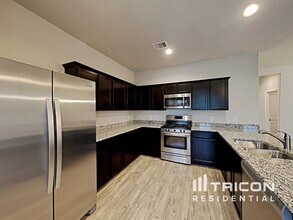 7719 London Tower Ln in Houston, TX - Building Photo - Building Photo