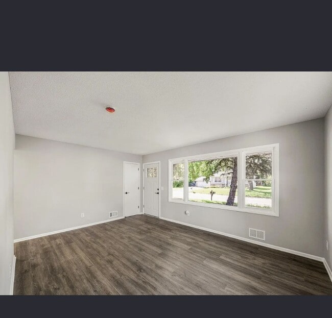 825 Elm Creek Cir in Champlin, MN - Building Photo - Building Photo
