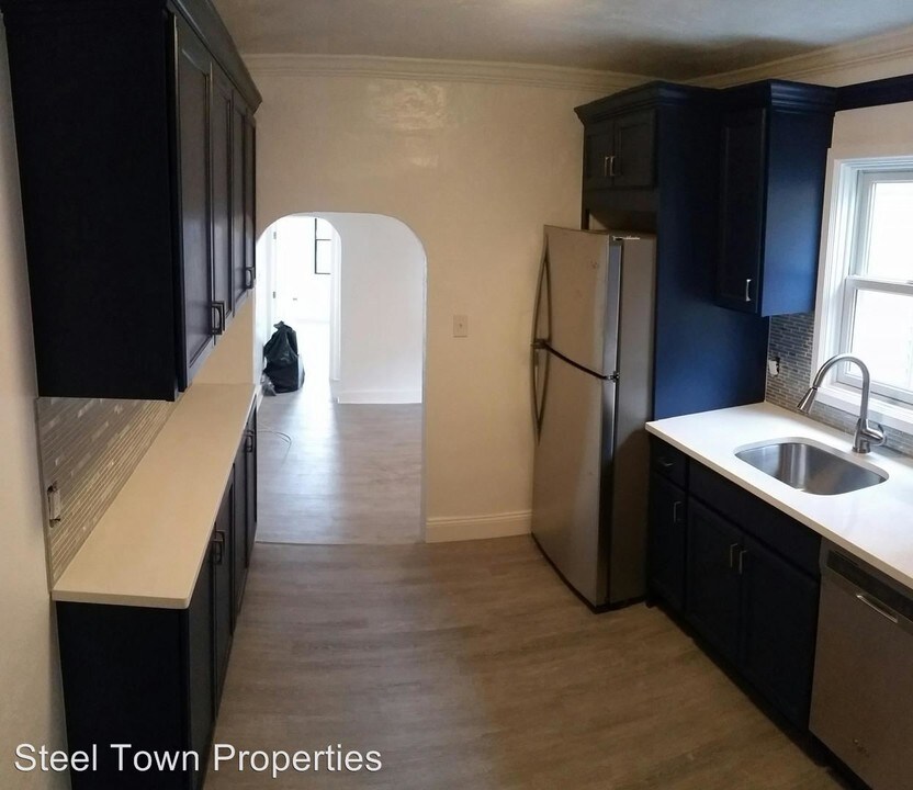 107 S 16th St in Pittsburgh, PA - Building Photo