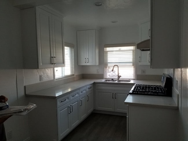 1823 Huntington Ln in Redondo Beach, CA - Foto de edificio - Building Photo