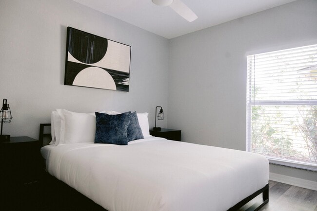 2616 S Crystal Lake Dr