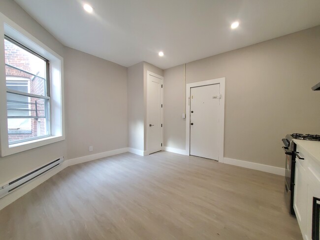 63 Lincoln St, Unit 301 in Jersey City, NJ - Building Photo - Building Photo