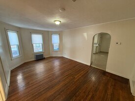 60-62-62 Acushnet Ave in Springfield, MA - Building Photo