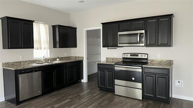 421 Waterline Dr in Crowley, TX - Building Photo - Building Photo