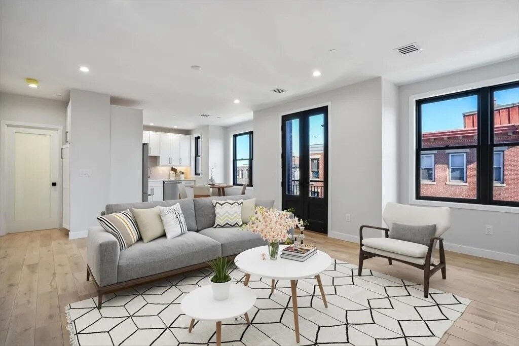 210 Endicott St, Unit 4 in Boston, MA - Building Photo