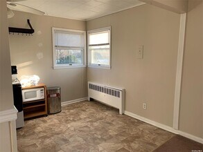 230 Grant Ave in Farmingdale, NY - Building Photo - Building Photo