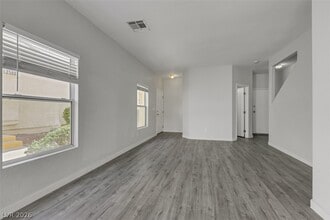 2576 Lazy Saddle Dr in Henderson, NV - Building Photo - Building Photo