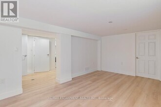 206 Queen St W in Mississauga, ON - Building Photo - Building Photo