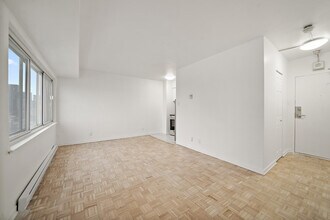 500 Des Pins Av O in Montréal, QC - Building Photo - Building Photo