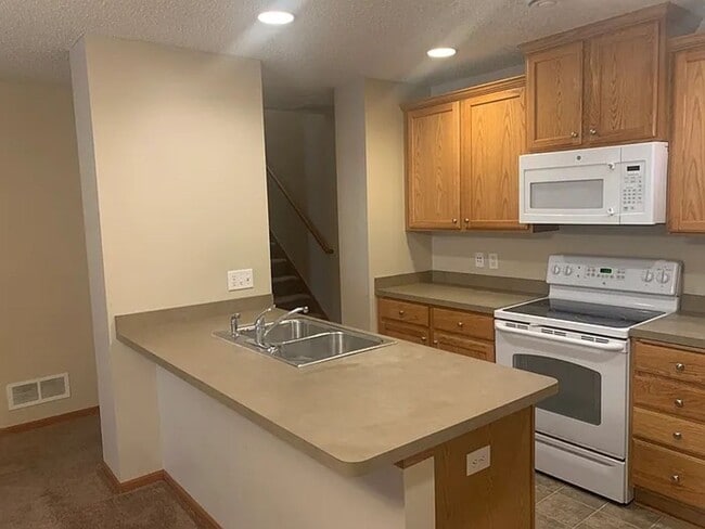 10833 Kingsfield Ln in Woodbury, MN - Building Photo - Building Photo