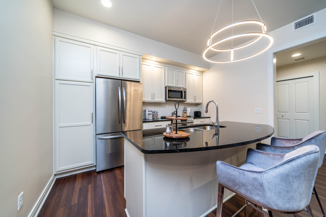 Peregrine Square in Kalamazoo, MI - Building Photo