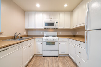 College Park Apartments in Upland, CA - Foto de edificio - Interior Photo