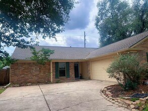 3010 Flintwood Dr in Sugar Land, TX - Building Photo - Building Photo