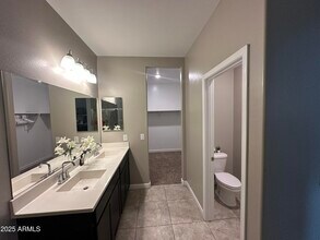 10622 S 52nd Ln in Phoenix, AZ - Building Photo - Building Photo