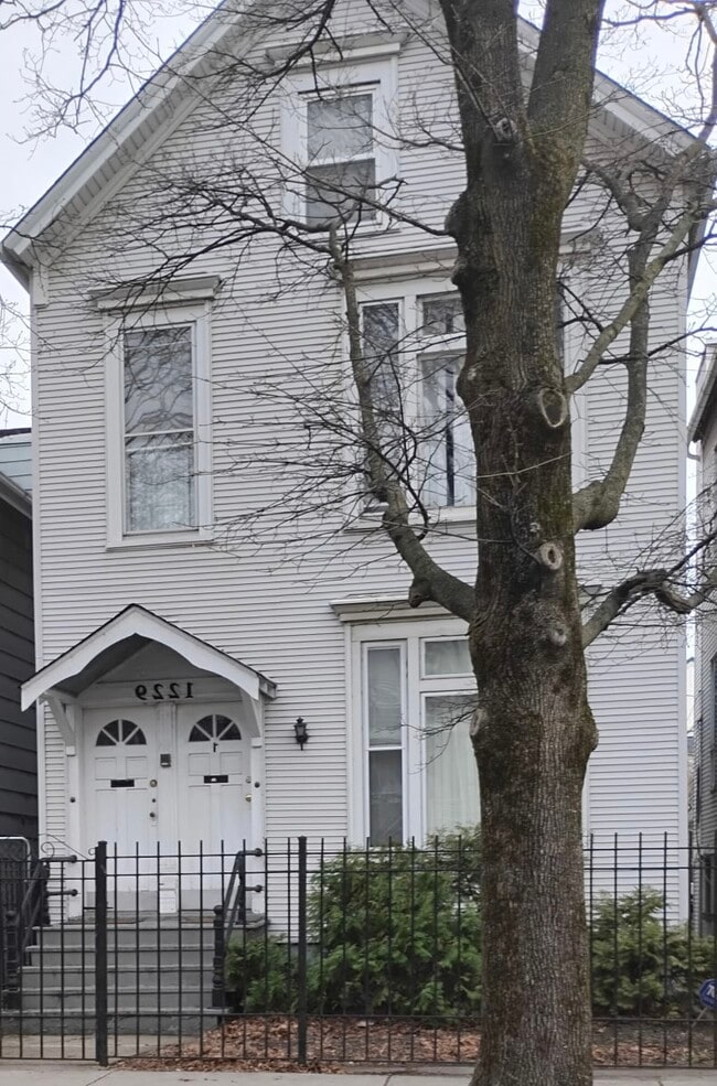 1229 W Barry Ave, Unit George