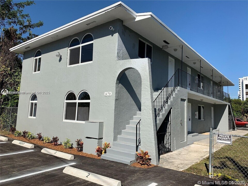 1479 NW 16th St in Miami, FL - Building Photo