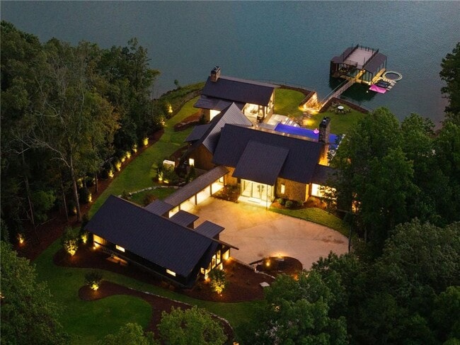 725 Rocky Point Dr in Morganton, GA - Building Photo - Building Photo