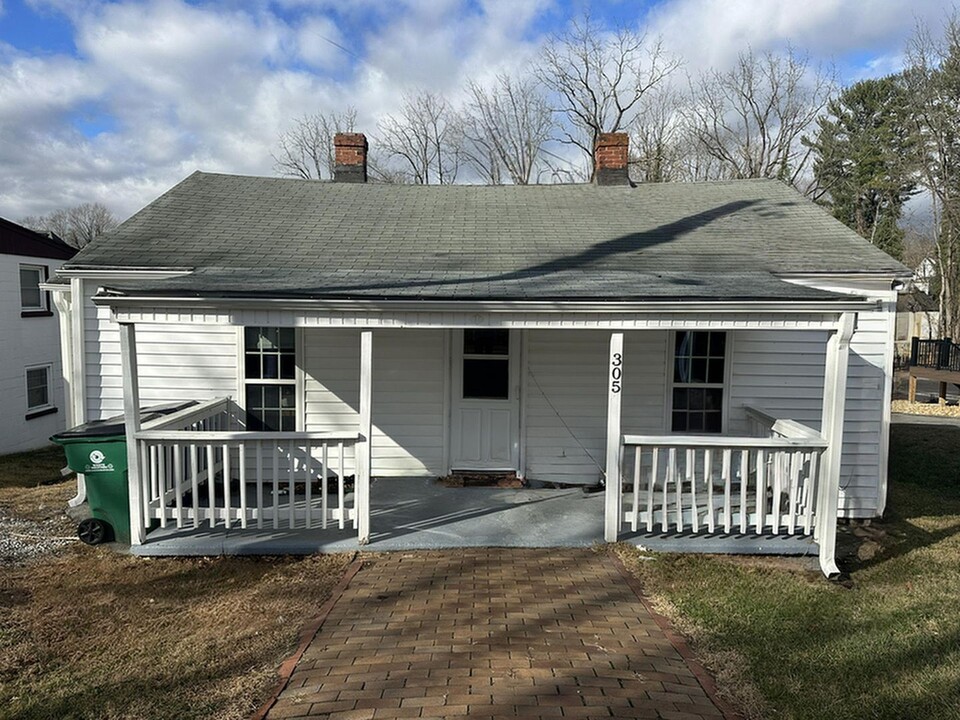 305 Jackson St in Blacksburg, VA - Building Photo