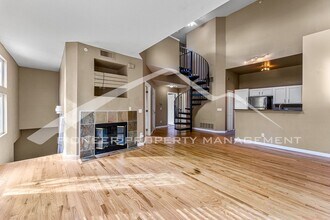 8707 E Florida Ave in Denver, CO - Foto de edificio - Building Photo