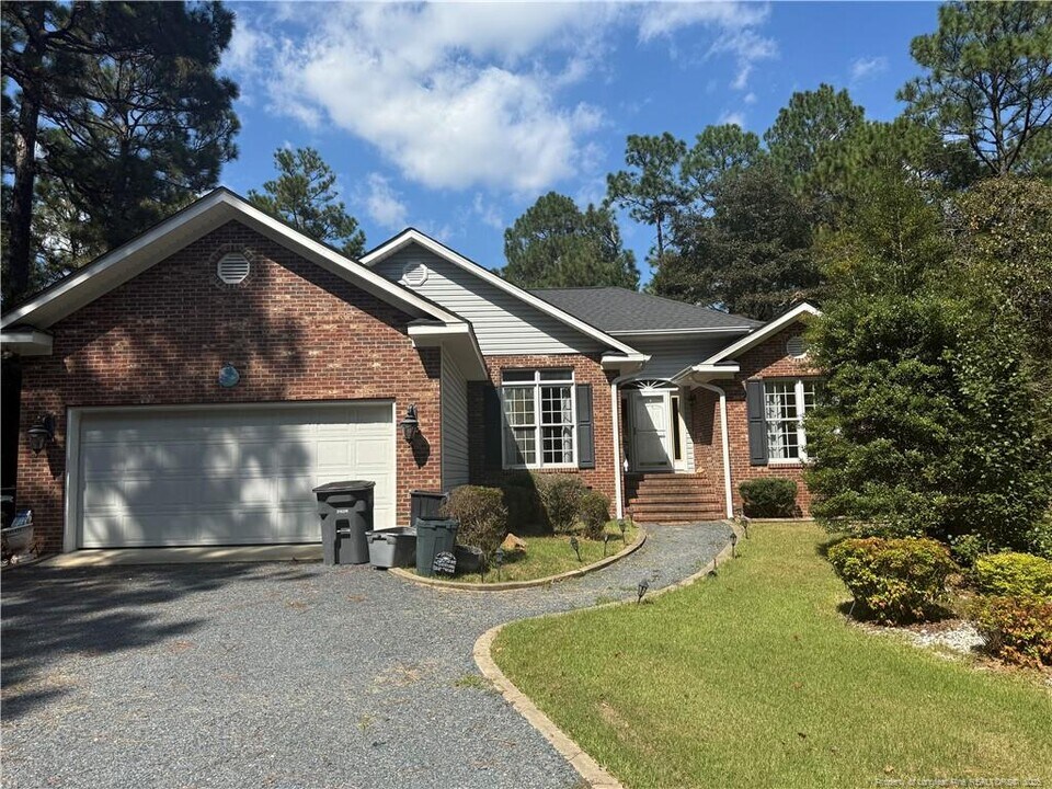 995 Greenbriar Dr in Vass, NC - Building Photo