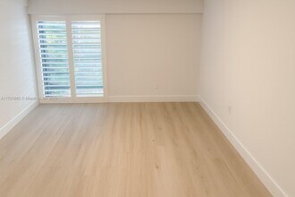 575 Crandon Blvd in Key Biscayne, FL - Building Photo - Building Photo