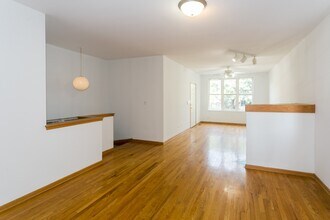 1319 N Campbell Ave, Unit M08H in Chicago, IL - Building Photo - Building Photo