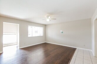 1544 E Clover in Mesa, AZ - Foto de edificio - Building Photo