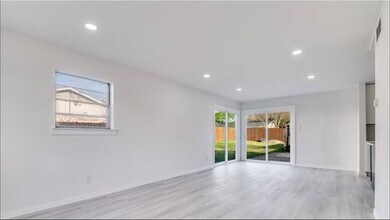 8435 Birchcroft Dr in Dallas, TX - Building Photo - Building Photo