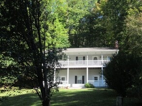 541 Will Isaacs Rd in Zionville, NC - Building Photo - Building Photo