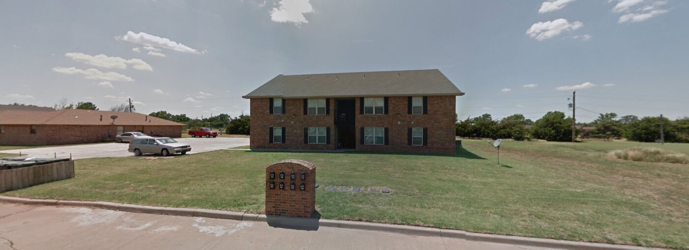 213 Wheatland Dr in Fairview, OK - Building Photo