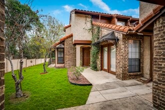 102 Caleta Beach in San Antonio, TX - Building Photo - Building Photo