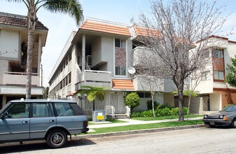 1055 Spazier Ave in Burbank, CA - Building Photo - Building Photo