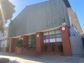 245 in Long Beach, CA - Building Photo - Building Photo